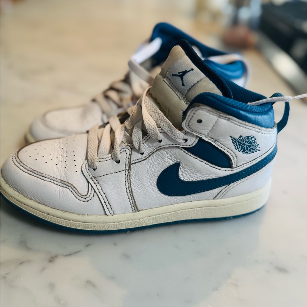 Nike Kids White and Navy Sneakers
